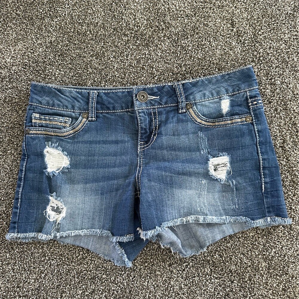 Maurices Jean Shorts Juniors Size 3 Medium Wash Distressed Frayed Hem